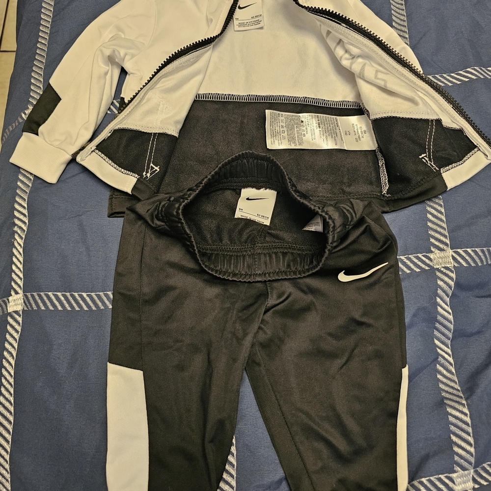 Nike Kids Black and White Sweatpants - Picture 4 of 9